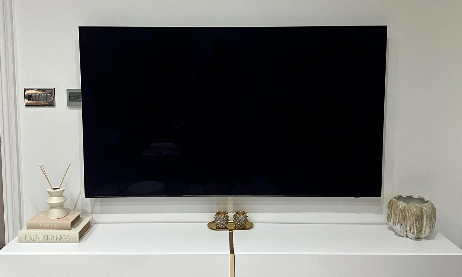 Mounting TV on Plasterboard Walls – safe and secure wall mounting tips for homes and offices
