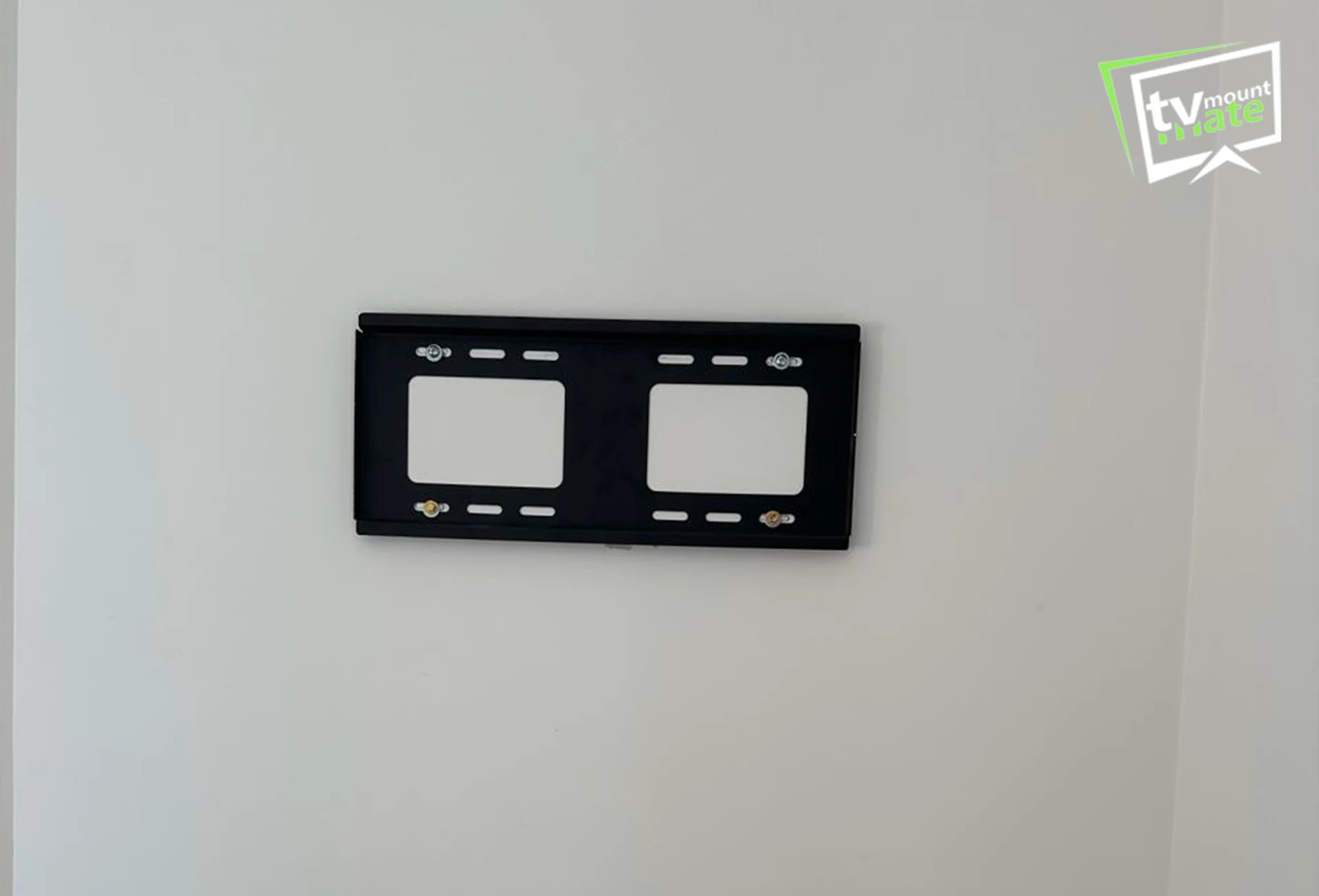 Comparison of fixed, tilting, and full-motion TV wall brackets for safe TV mounting